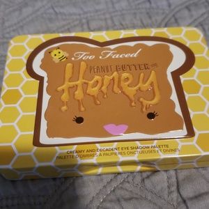 Too faced pb Honey pallete
